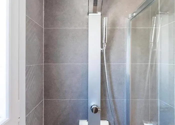 Beautiful In Near The Sea * Alikí